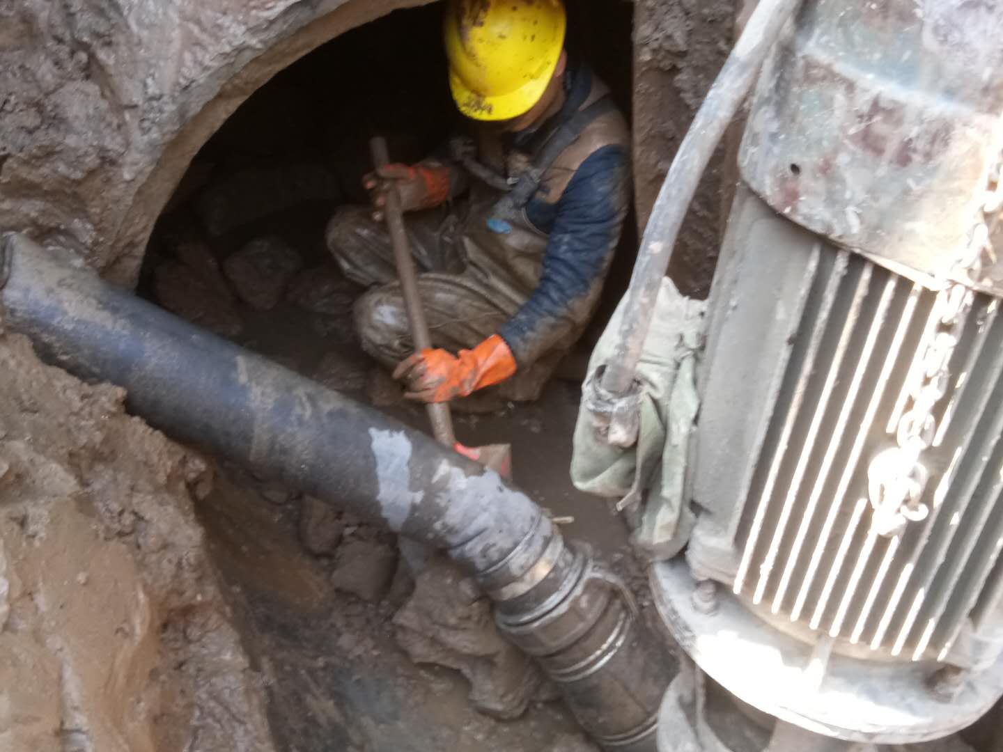 峨眉山管道清淤